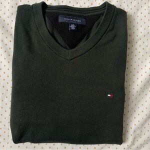 Tommy Hilfiger men’s V-neck sweater size large